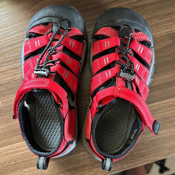 Kids Red Keens Size 1 - Picture 1 of 1